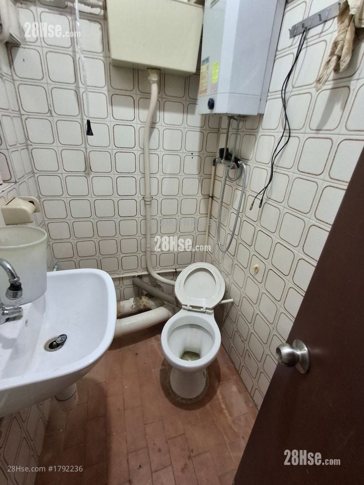 2. 永樂街上環mtr旁410呎平售260萬有2房有專用廁