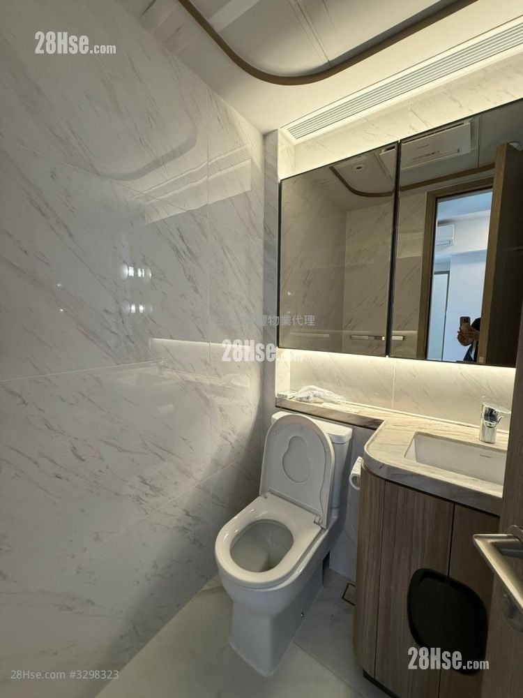 Upper River Bank Rental 2 Bedrooms , 1 Bathroom 557 ft²