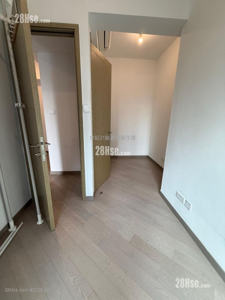 Upper River Bank Rental 2 Bedrooms , 1 Bathroom 557 ft²