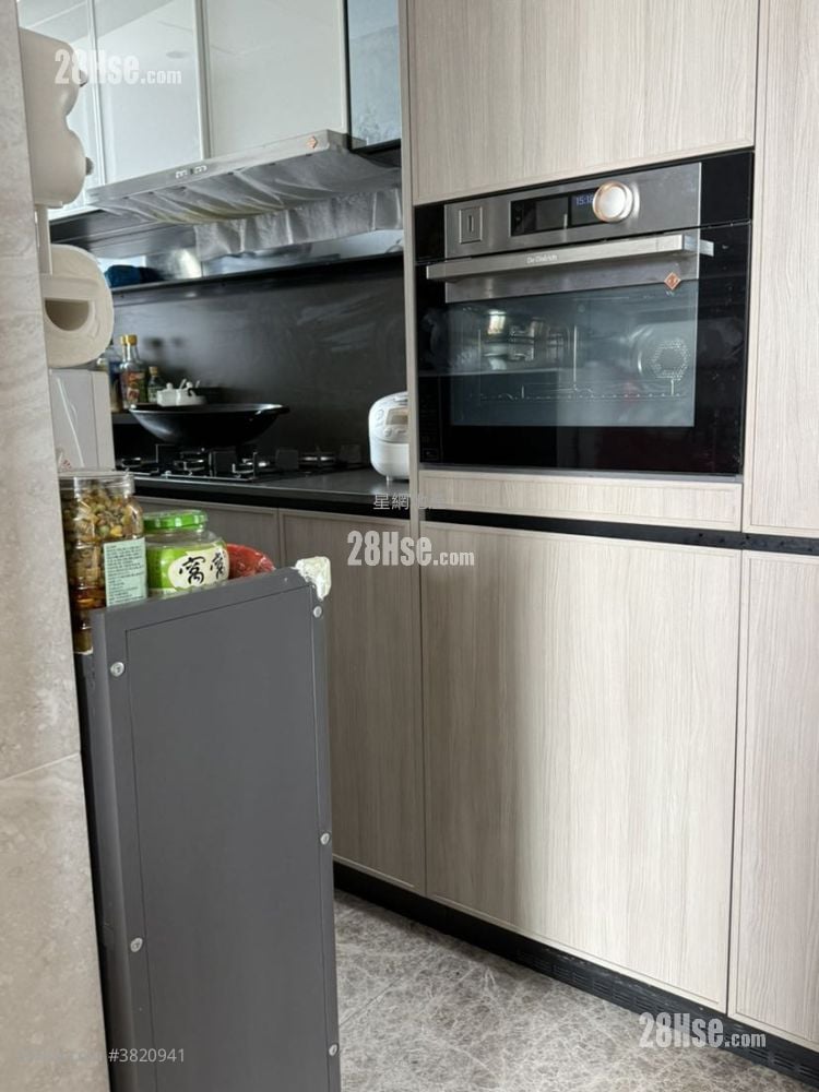 Sutton Sell 2 Bedrooms , 2 Bathrooms 635 ft²