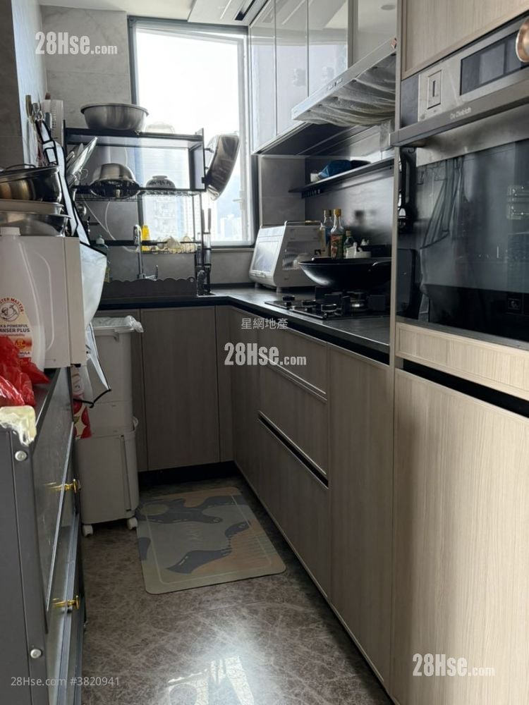 Sutton Sell 2 Bedrooms , 2 Bathrooms 635 ft²