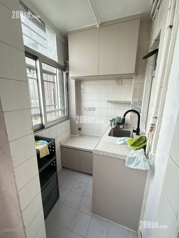 厨房: 兆禧苑 租盘 351 平方尺