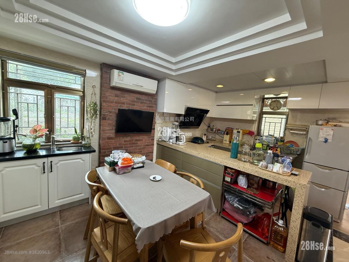 村屋 售盤 5+ 房 , 3 浴室 2,100 平方呎