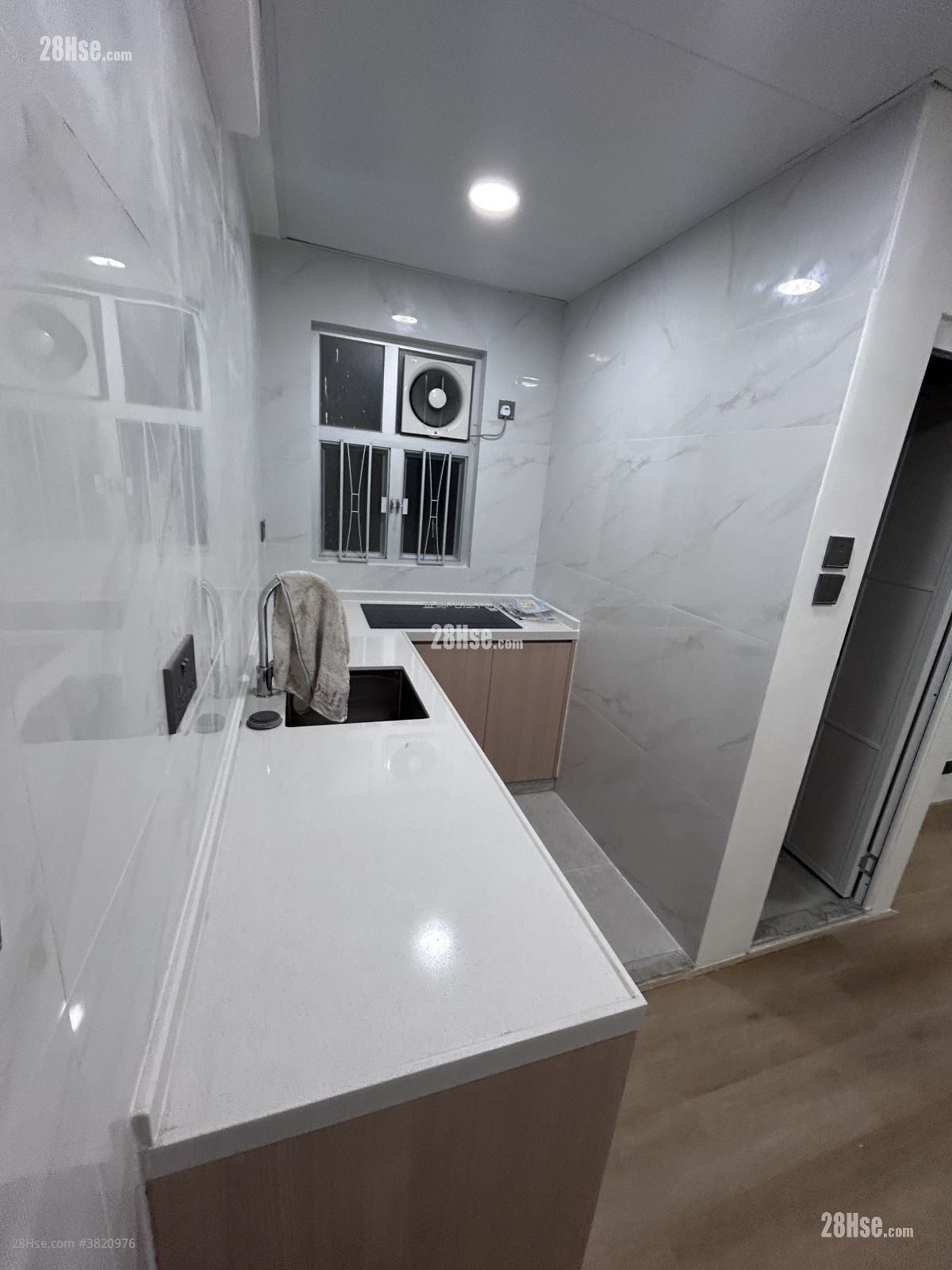 榮興大樓 租盤 2 房 , 1 浴室 360 平方呎