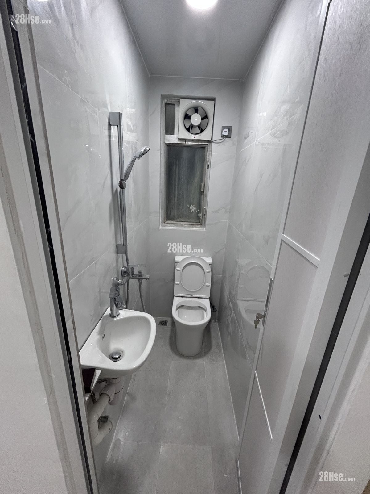 榮興大樓 租盤 2 房 , 1 浴室 360 平方呎