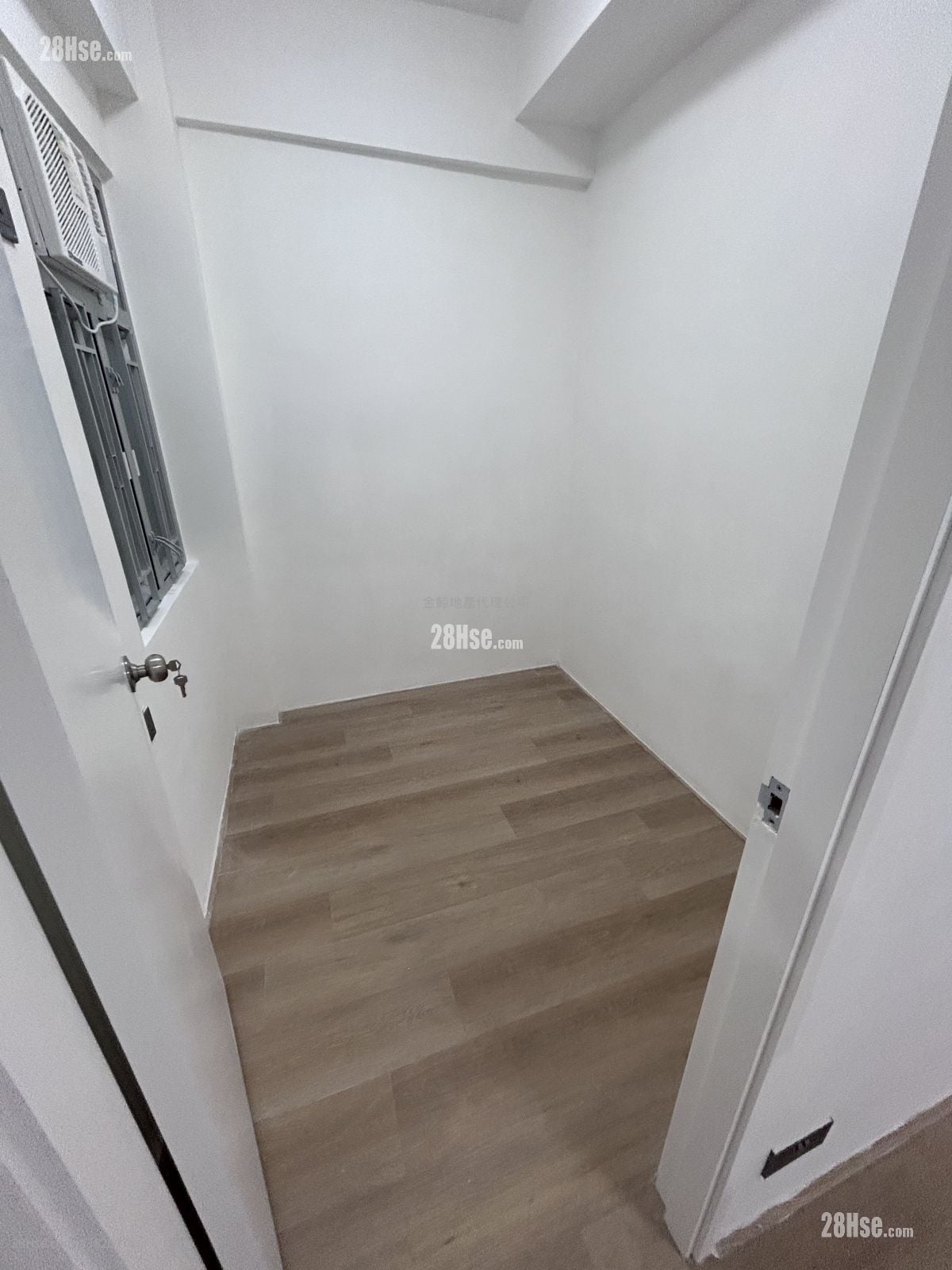 榮興大樓 租盤 2 房 , 1 浴室 360 平方呎