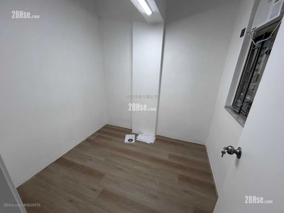 榮興大樓 租盤 2 房 , 1 浴室 360 平方呎