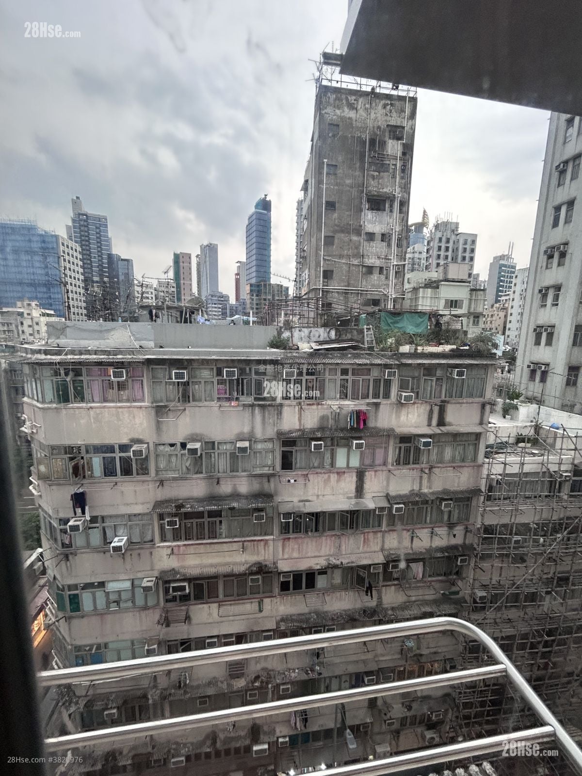 榮興大樓 租盤 2 房 , 1 浴室 360 平方呎