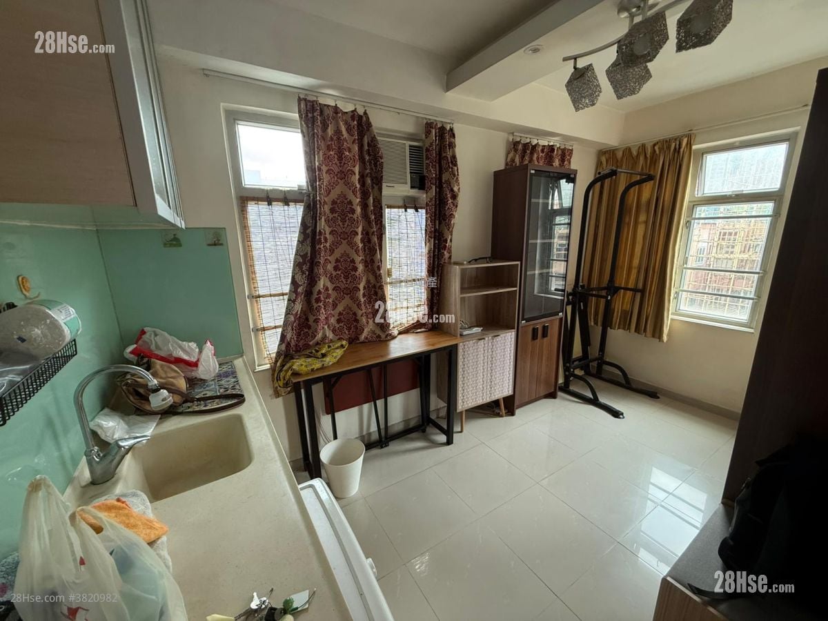 Wah Bo Building Rental Studio , 1 Bathroom 191 ft²