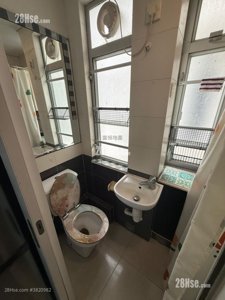 Wah Bo Building Rental Studio , 1 Bathroom 191 ft²