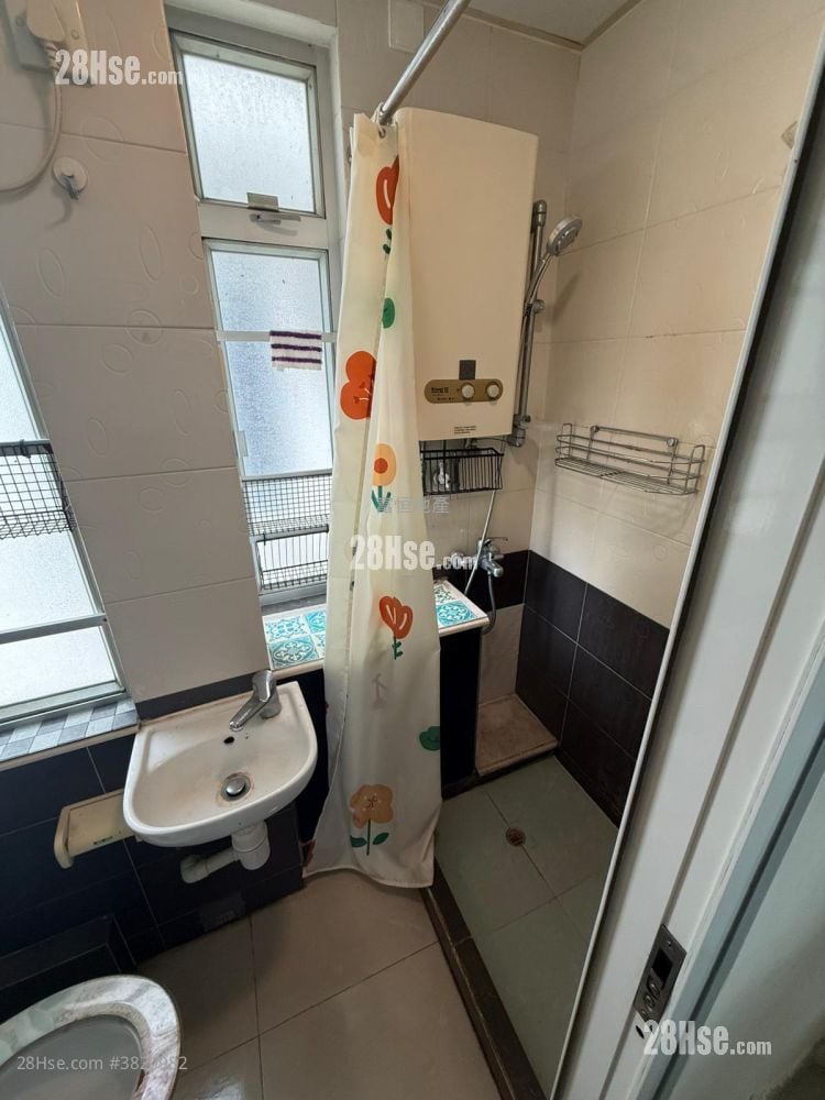 Wah Bo Building Rental Studio , 1 Bathroom 191 ft²