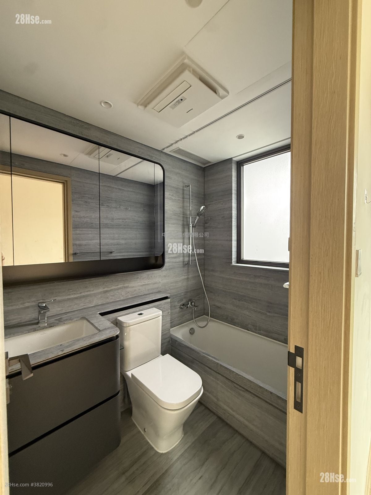 The Arles Rental 3 Bedrooms , 2 Bathrooms 850 ft²