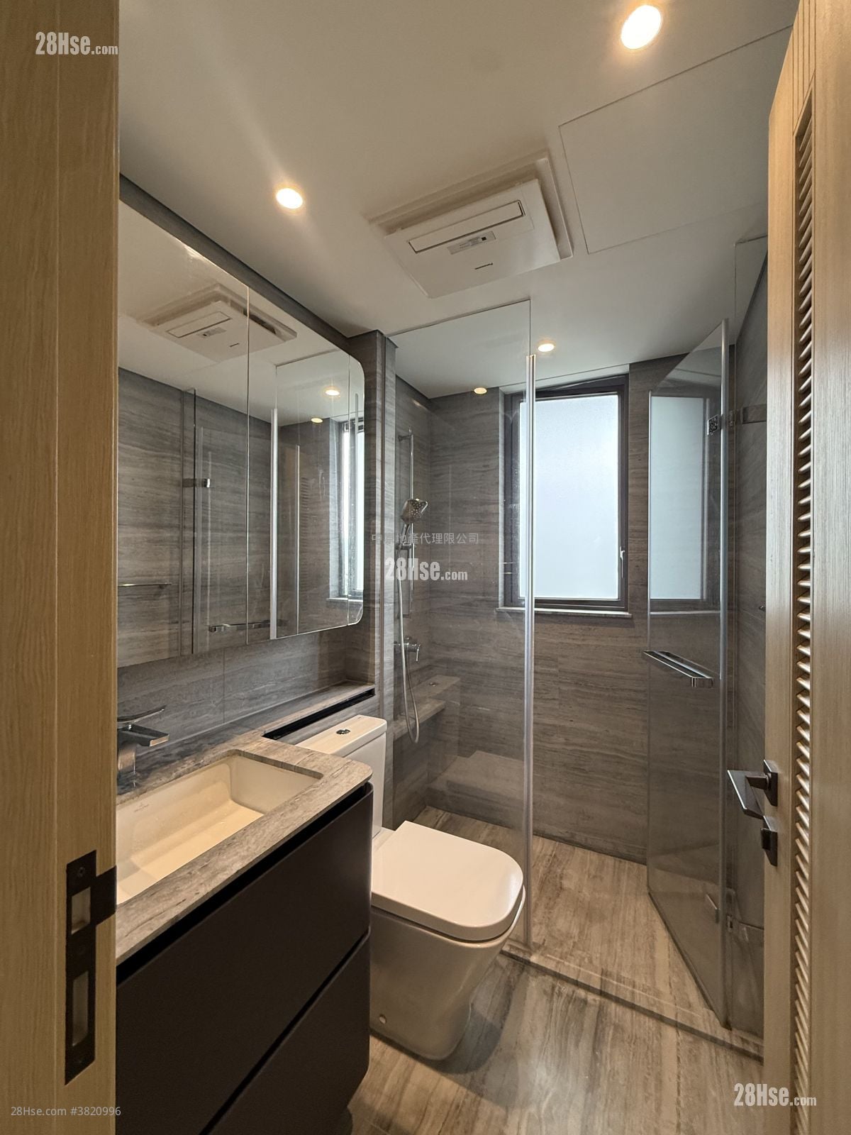 The Arles Rental 3 Bedrooms , 2 Bathrooms 850 ft²