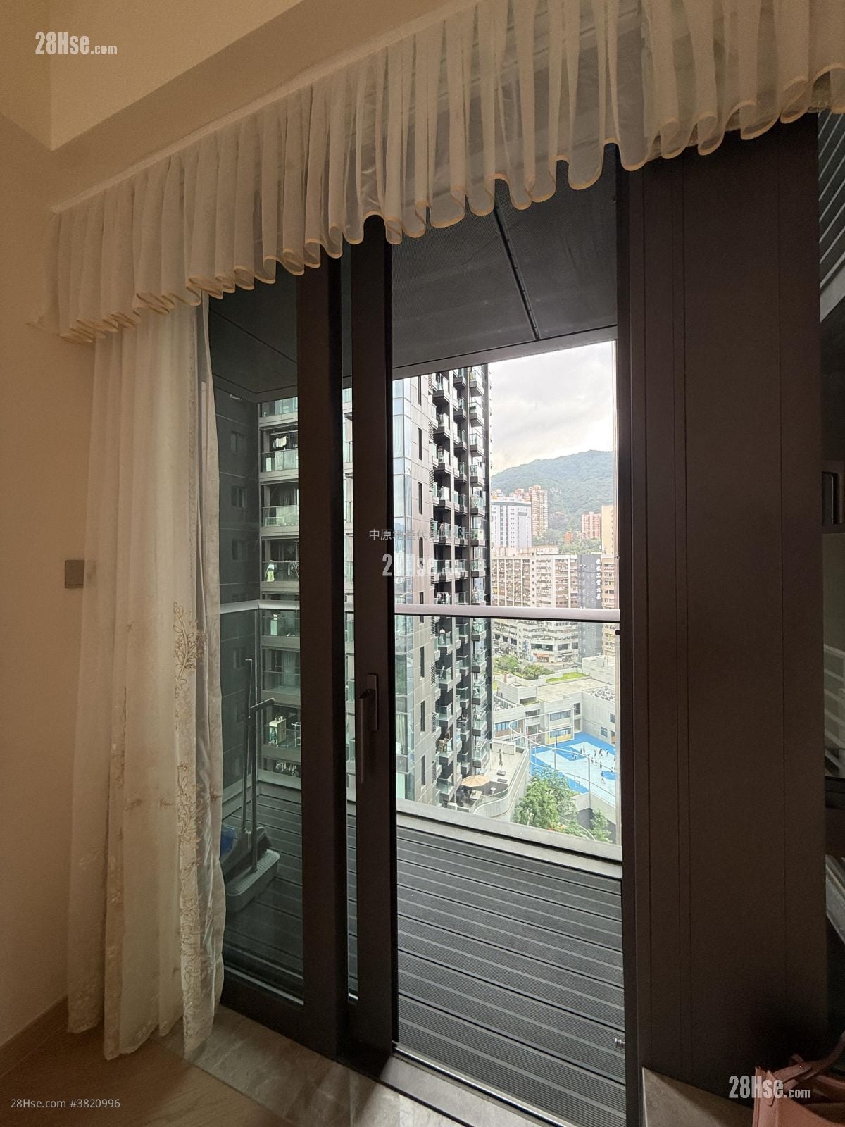 The Arles Rental 3 Bedrooms , 2 Bathrooms 850 ft²