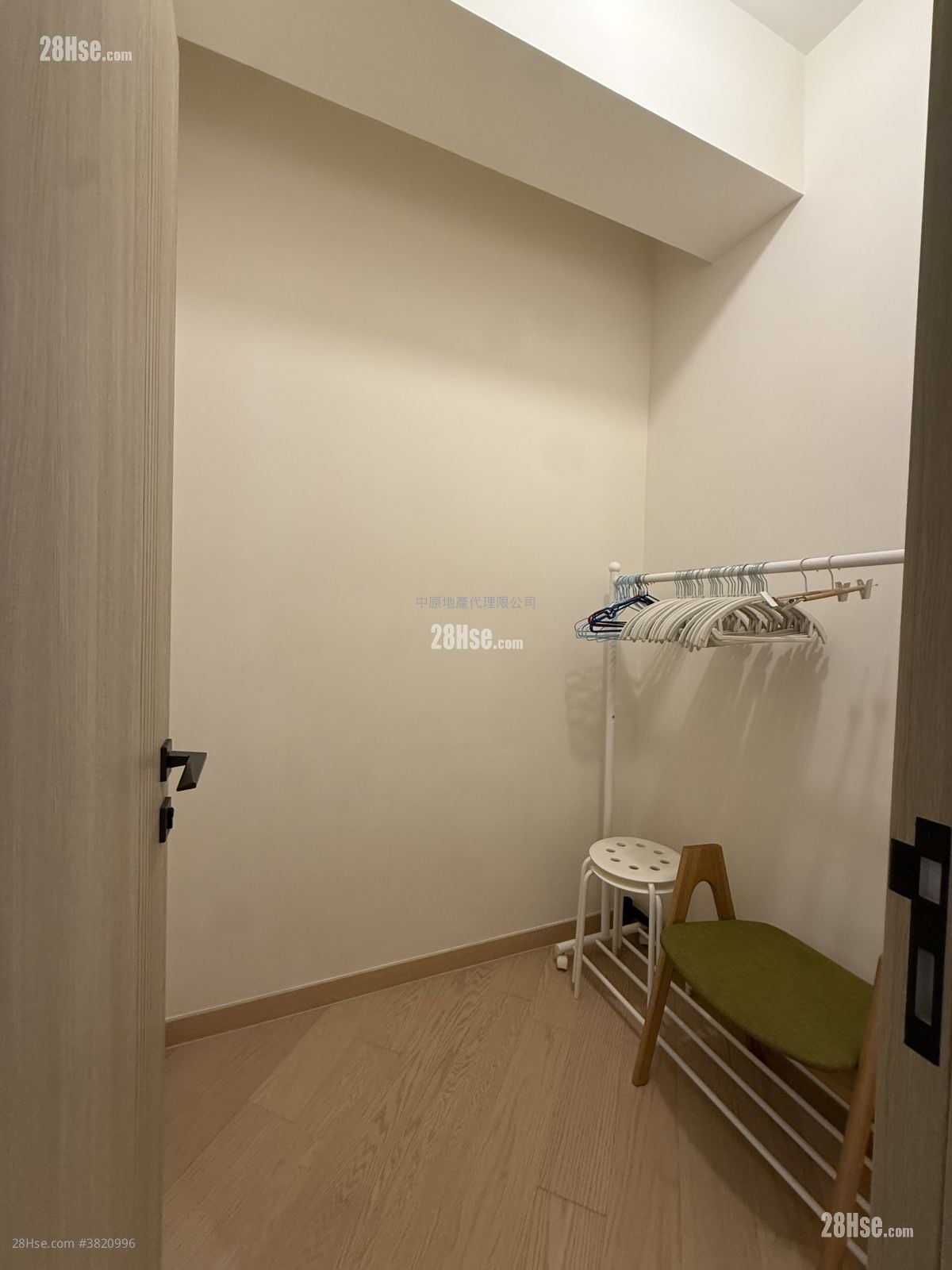 The Arles Rental 3 Bedrooms , 2 Bathrooms 850 ft²