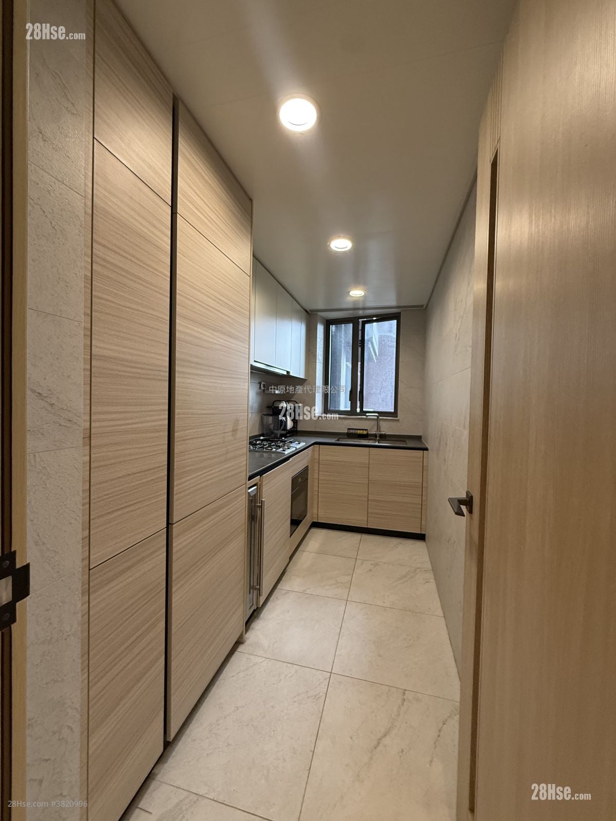 The Arles Rental 3 Bedrooms , 2 Bathrooms 850 ft²