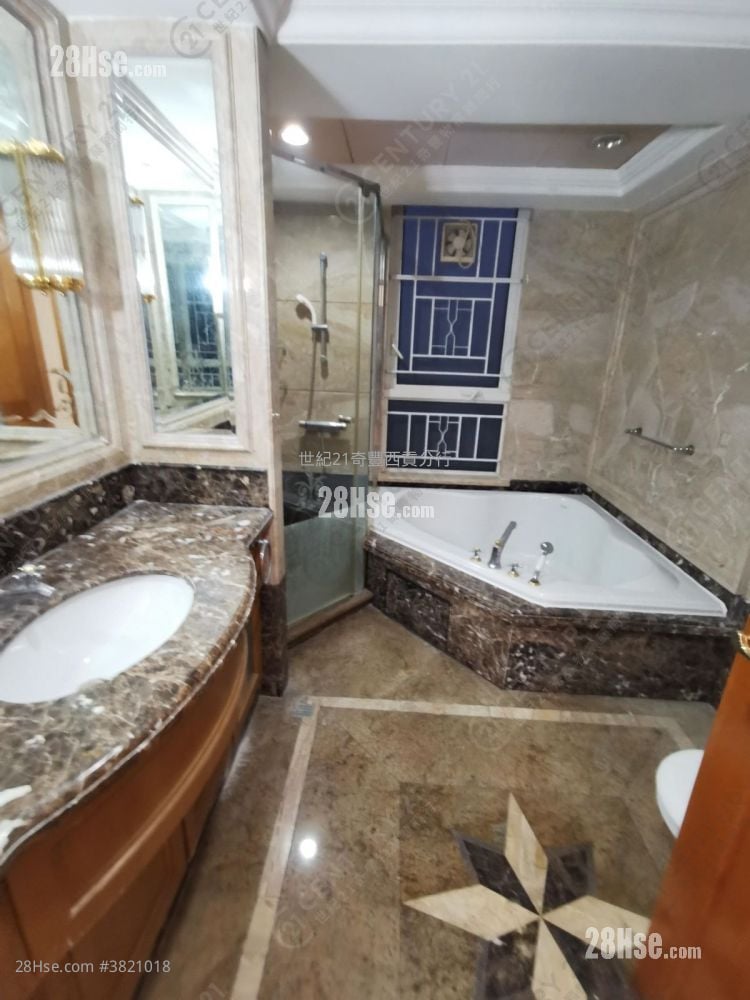 Symphony Bay Sell 2,136 ft²