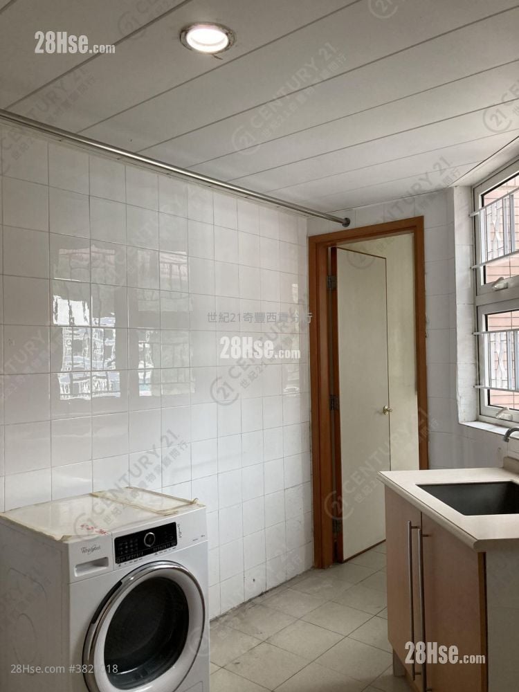 Symphony Bay Sell 2,136 ft²