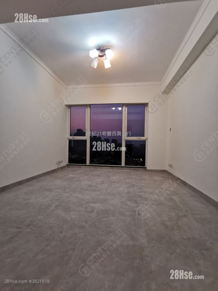 Symphony Bay Sell 2,136 ft²