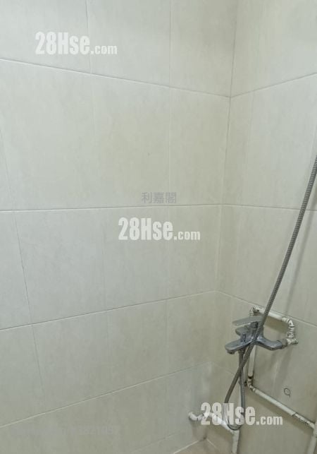 bathroom: Miami Beach Towers Sell 2 Bedrooms , 1 Bathroom 398 ft²