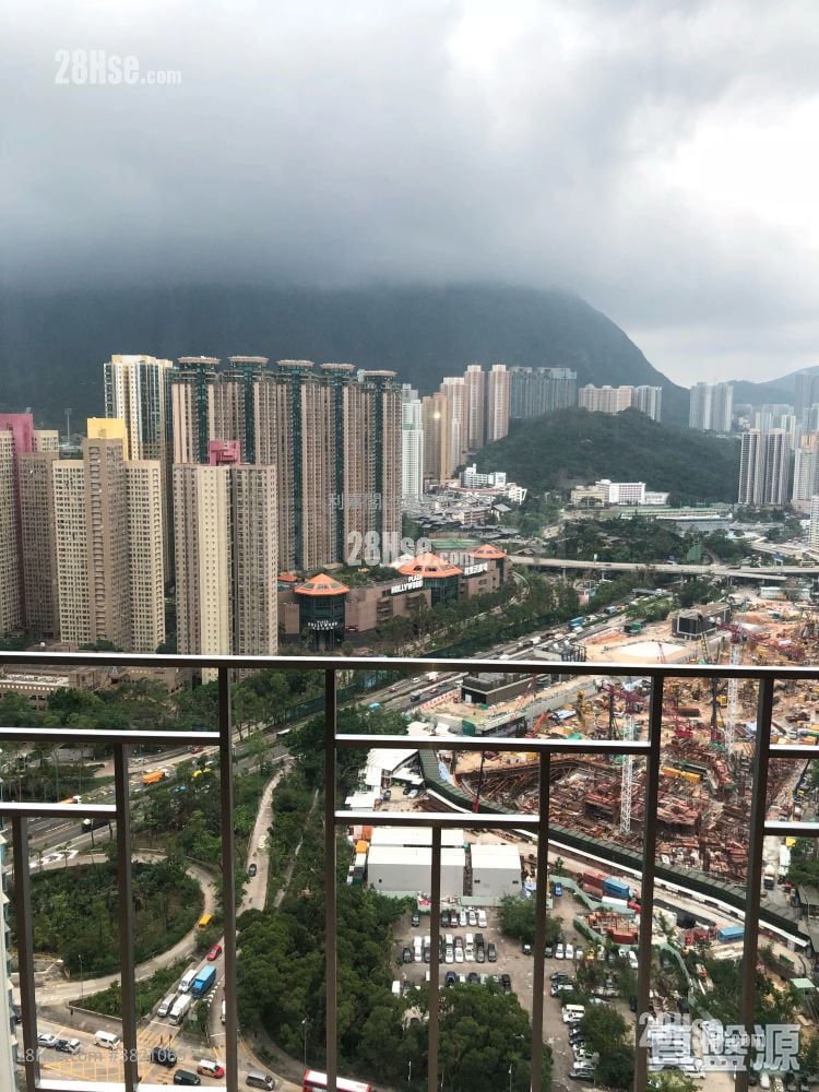 Lions Rise Sell 3 Bedrooms , 3 Bathrooms 1,123 ft²