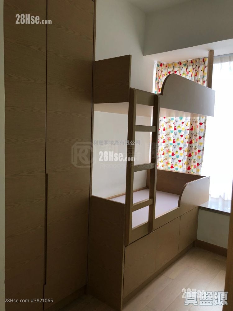 Lions Rise Sell 3 Bedrooms , 3 Bathrooms 1,123 ft²