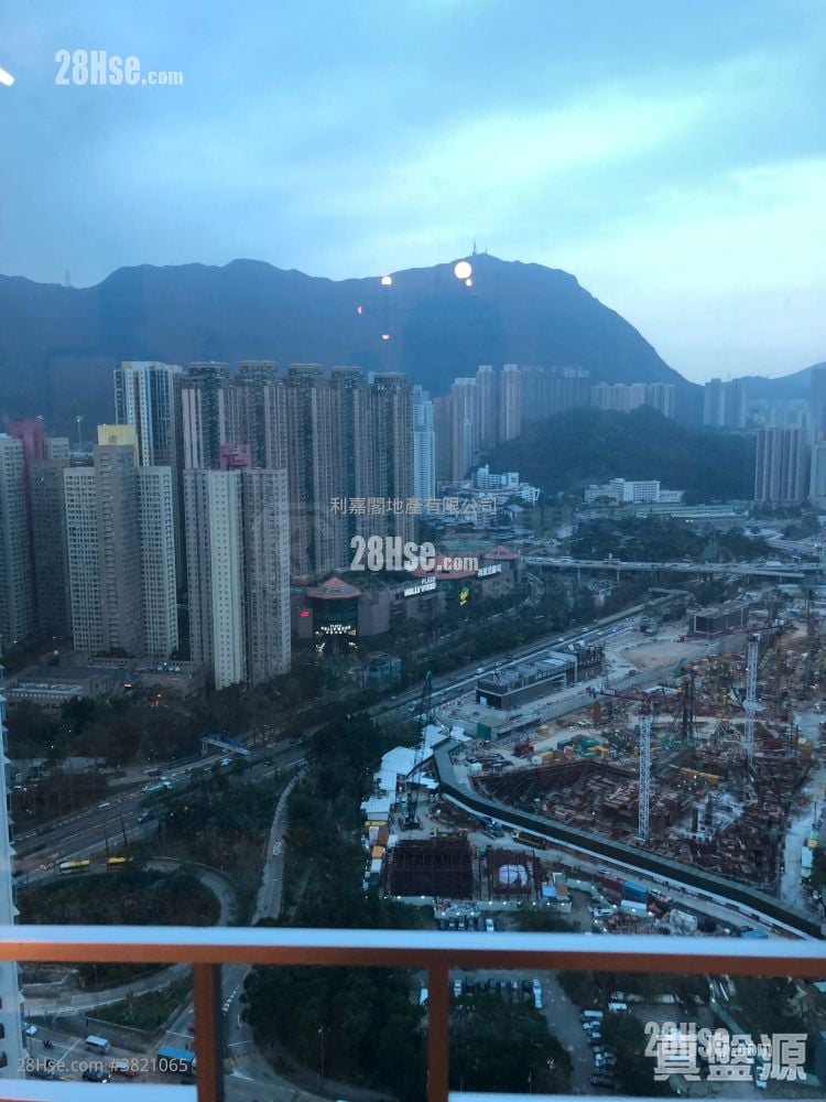 Lions Rise Sell 3 Bedrooms , 3 Bathrooms 1,123 ft²