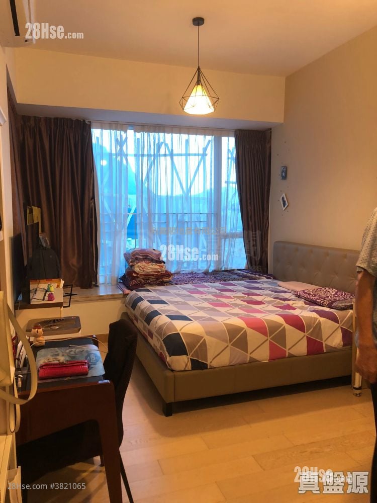 Lions Rise Sell 3 Bedrooms , 3 Bathrooms 1,123 ft²