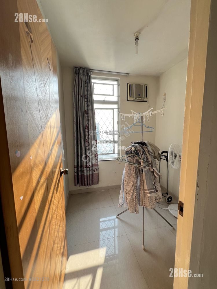 Kam Tai Court Sell 3 Bedrooms , 2 Bathrooms