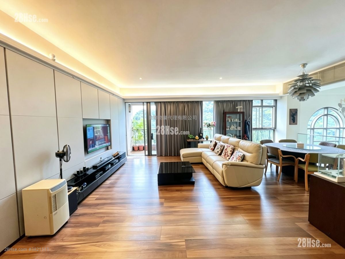 The Great Hill Sell 4 Bedrooms , 2 Bathrooms 2,197 ft²