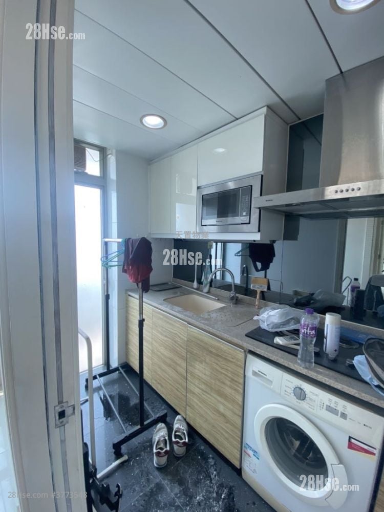 Uptown Sell 2 Bedrooms , 1 Bathroom 527 ft²