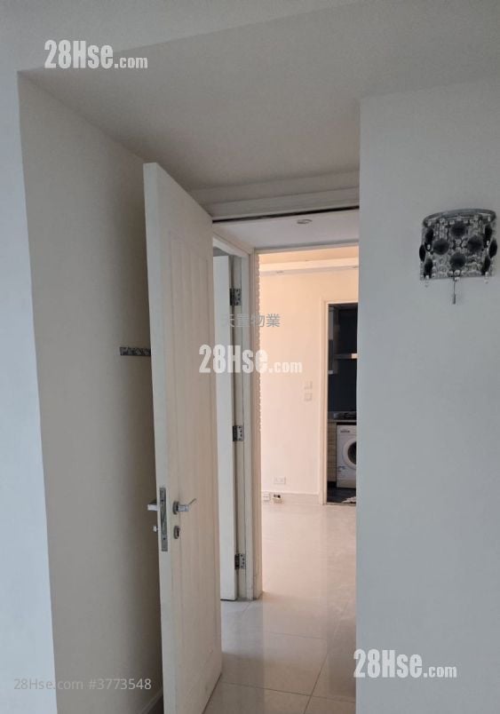 Uptown Sell 2 Bedrooms , 1 Bathroom 527 ft²