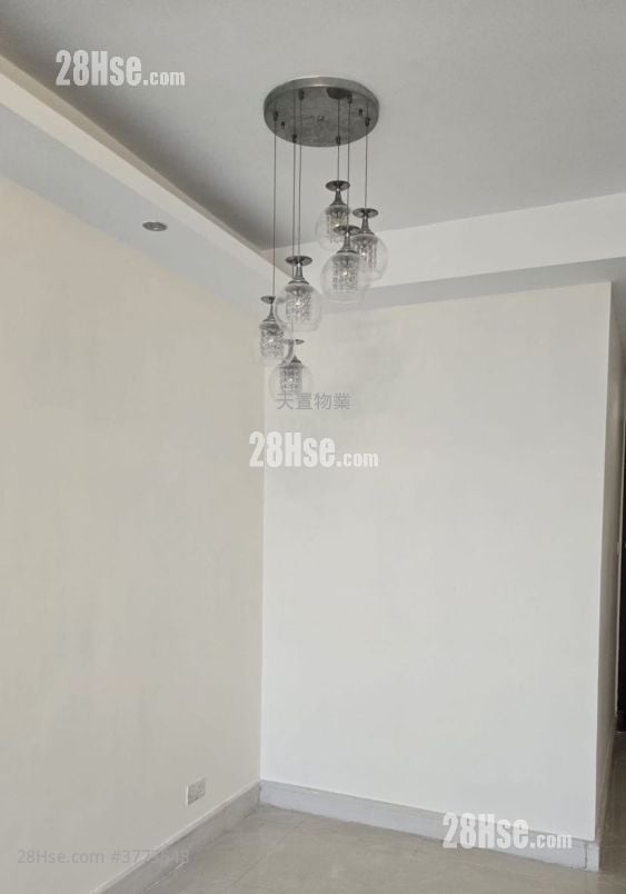 Uptown Sell 2 Bedrooms , 1 Bathroom 527 ft²