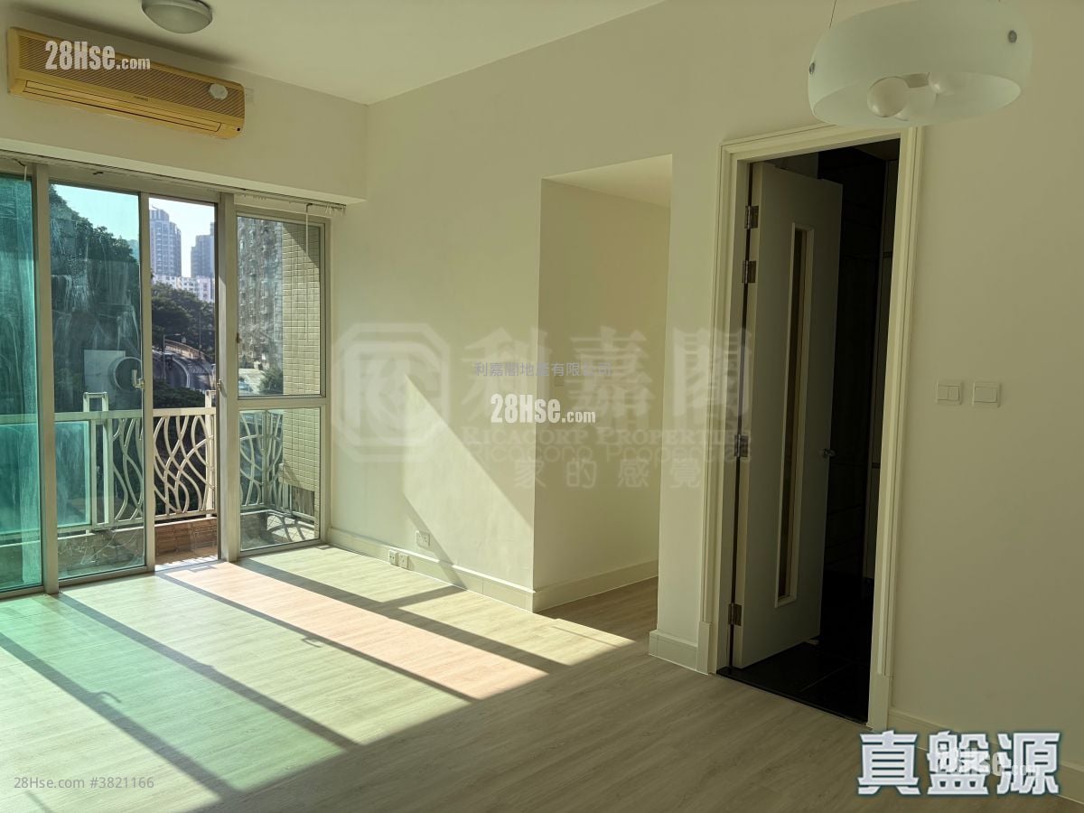 Casa 880 售盘 3 房 , 2 浴室 792 平方尺