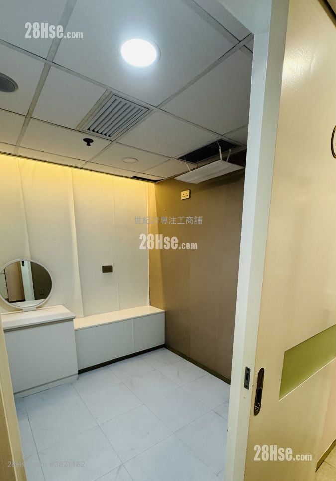 Hang Shun Commercial Building Rental 5+ Bedrooms , 2 Toilets 1,000 ft²