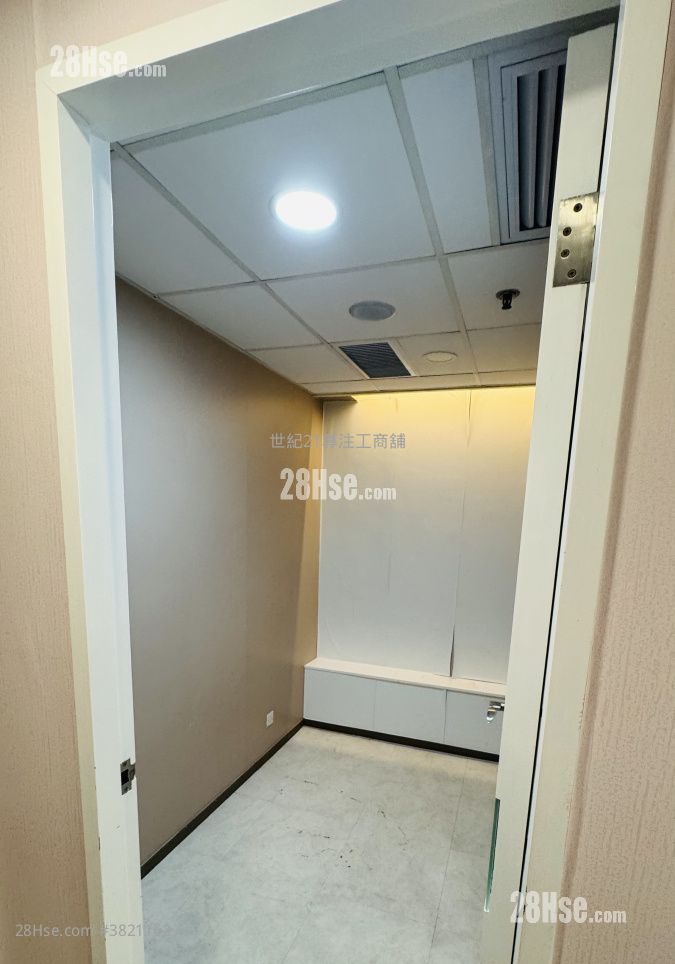 Hang Shun Commercial Building Rental 5+ Bedrooms , 2 Toilets 1,000 ft²