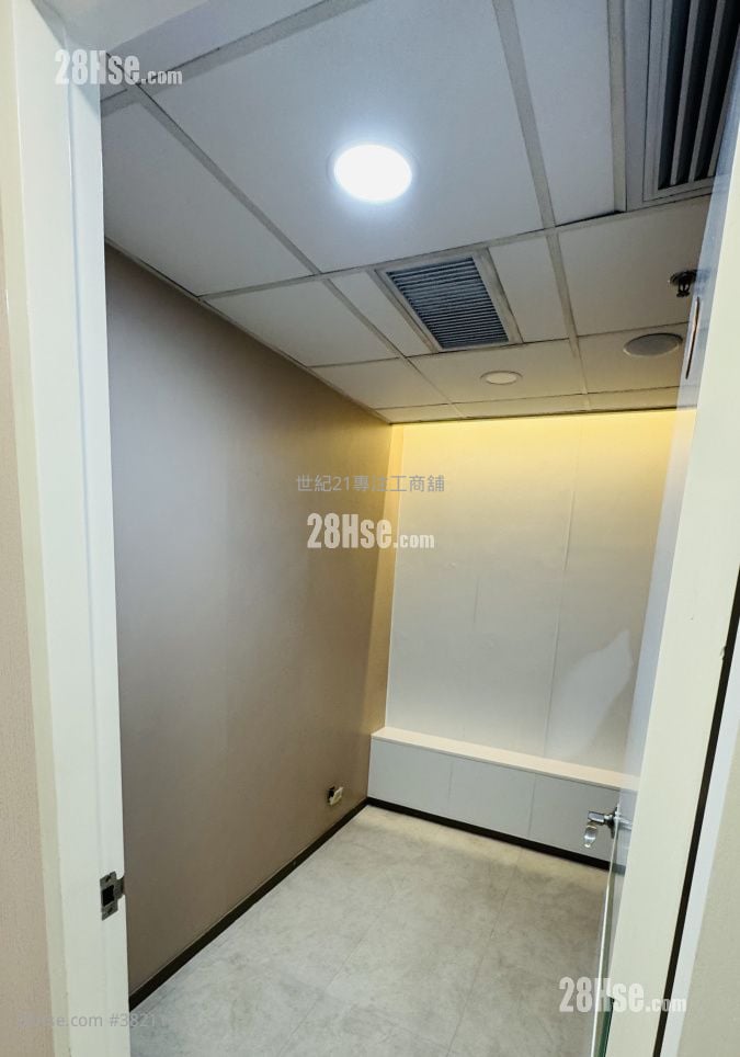 Hang Shun Commercial Building Rental 5+ Bedrooms , 2 Toilets 1,000 ft²