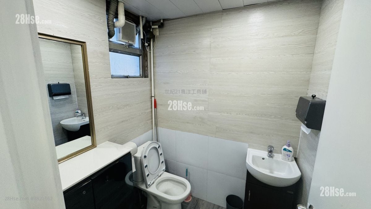 Hang Shun Commercial Building Rental 5+ Bedrooms , 2 Toilets 1,000 ft²