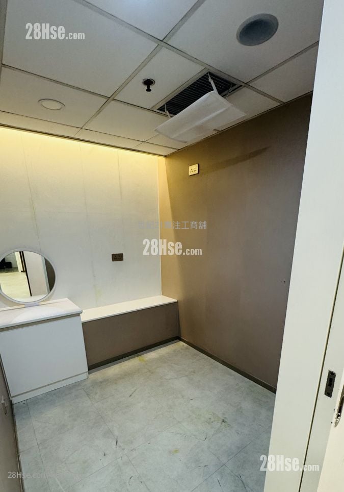 Hang Shun Commercial Building Rental 5+ Bedrooms , 2 Toilets 1,000 ft²