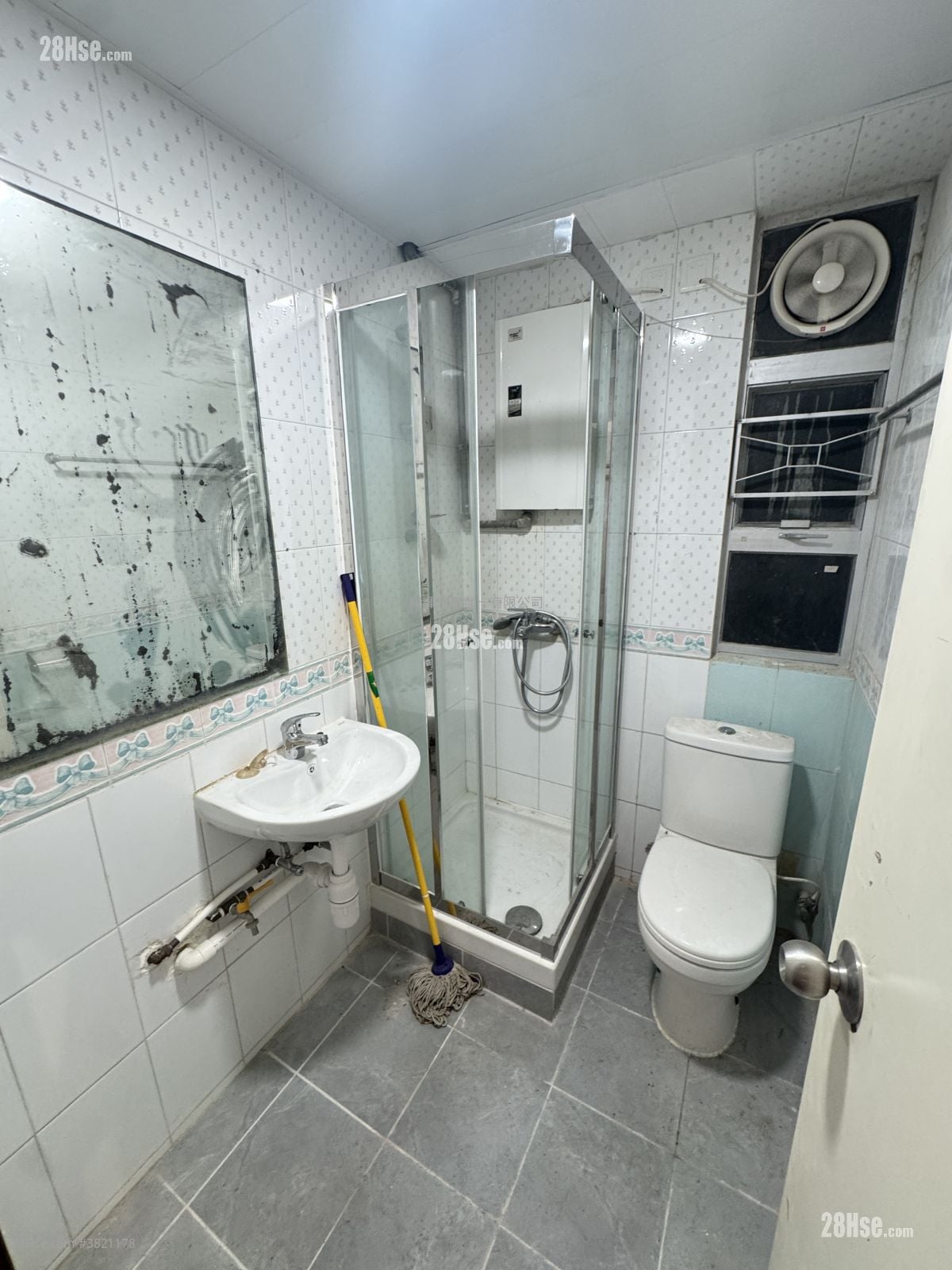 Tak Bo Building Sell 2 Bedrooms , 1 Bathroom 407 ft²