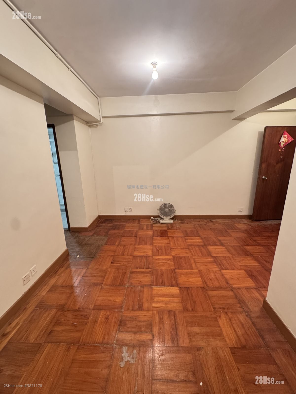 Tak Bo Building Sell 2 Bedrooms , 1 Bathroom 407 ft²