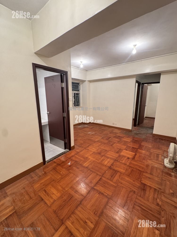 Tak Bo Building Sell 2 Bedrooms , 1 Bathroom 407 ft²