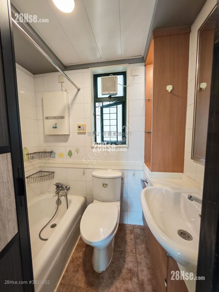 浴室: 牽晴間 租盤 2 房 , 1 浴室 384 平方呎