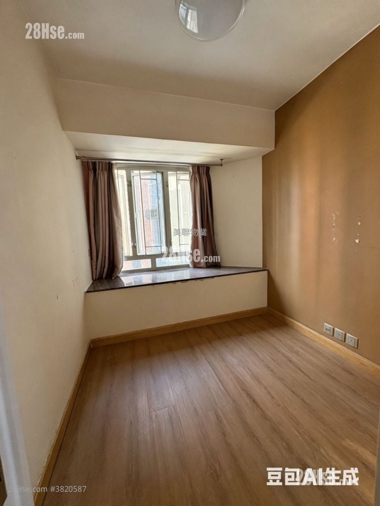 Hilton Plaza Sell 2 Bedrooms , 1 Bathroom 283 ft²