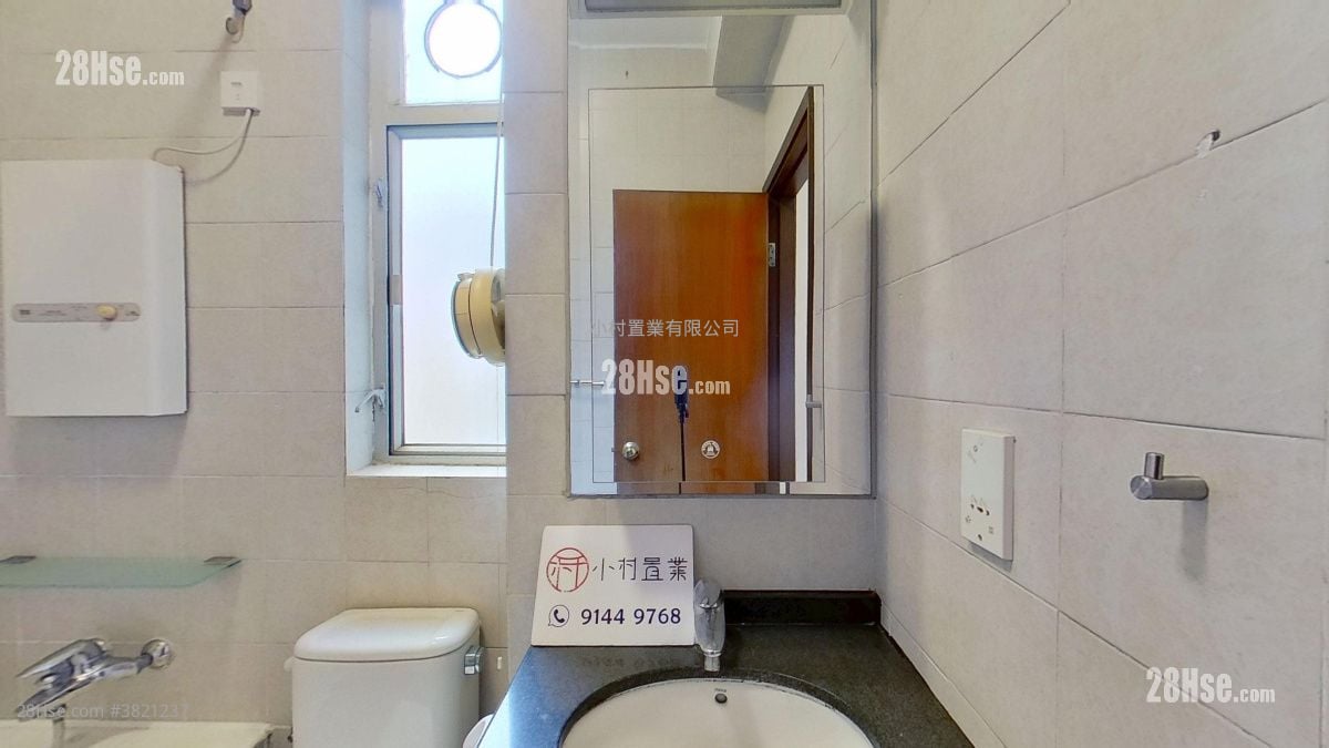 bathroom: Liberty Mansion Rental Studio , 1 Bathroom 308 ft²