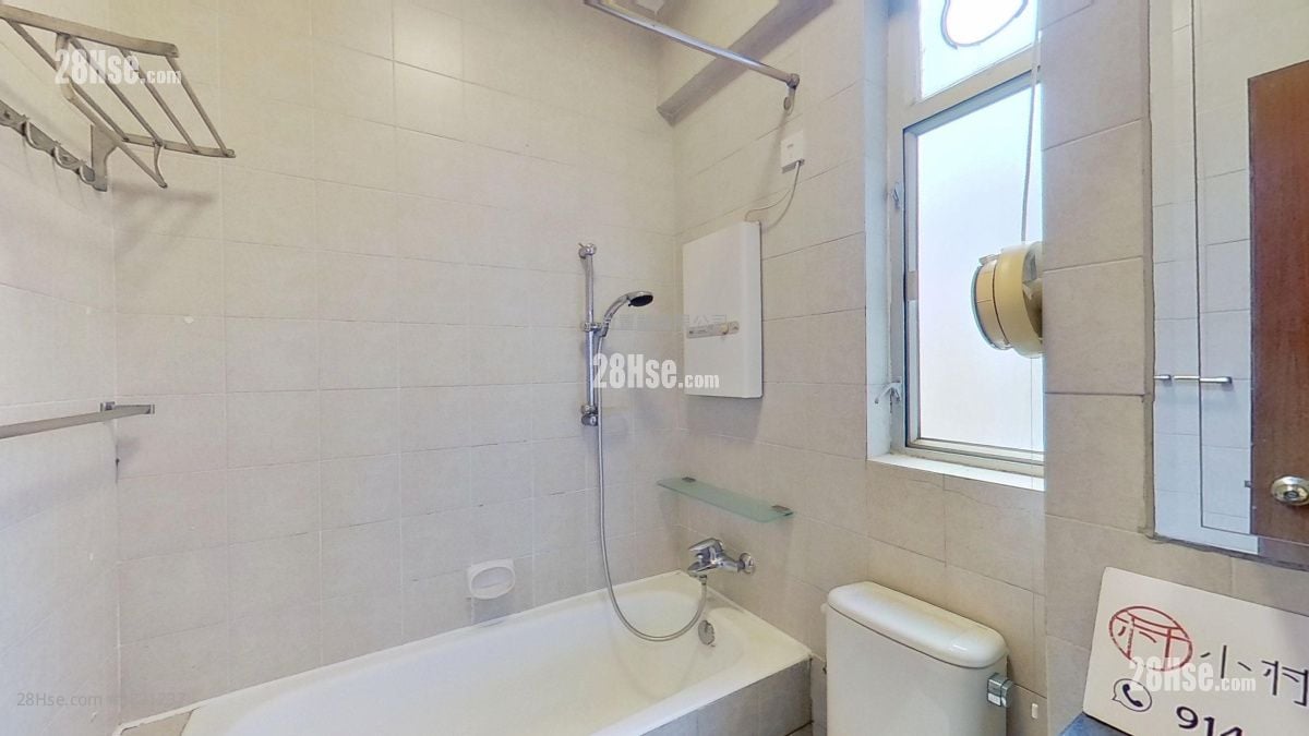 bathroom: Liberty Mansion Rental Studio , 1 Bathroom 308 ft²