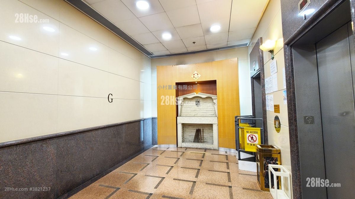 Lobby: Liberty Mansion Rental Studio , 1 Bathroom 308 ft²