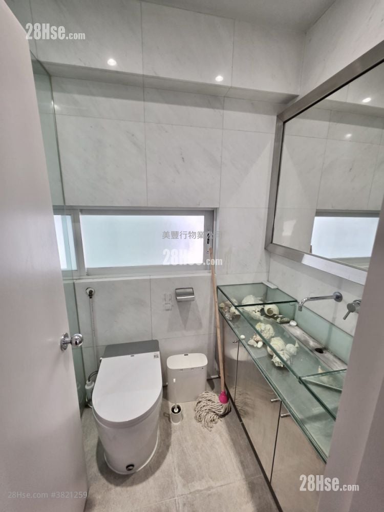 單幢樓房 租盤 3 房 , 2 浴室 684 平方呎