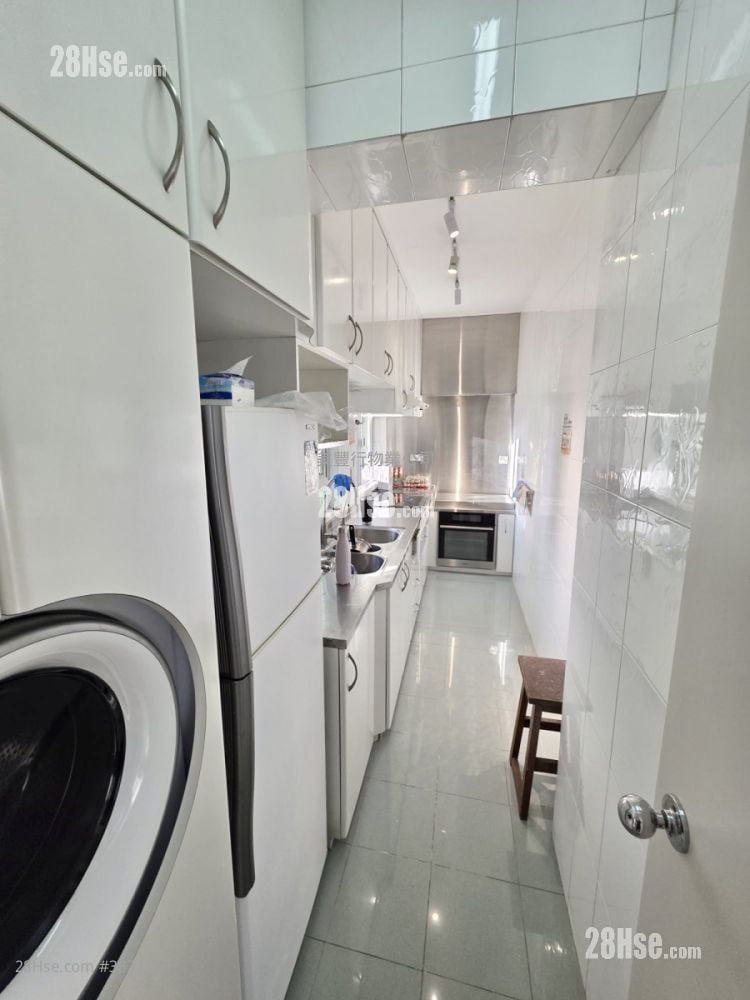 單幢樓房 租盤 3 房 , 2 浴室 684 平方呎