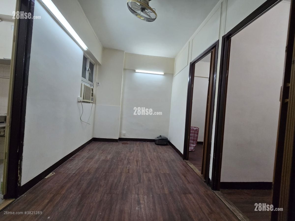 Fok Cheong Building Sell 2 Bedrooms , 1 Bathroom 330 ft²